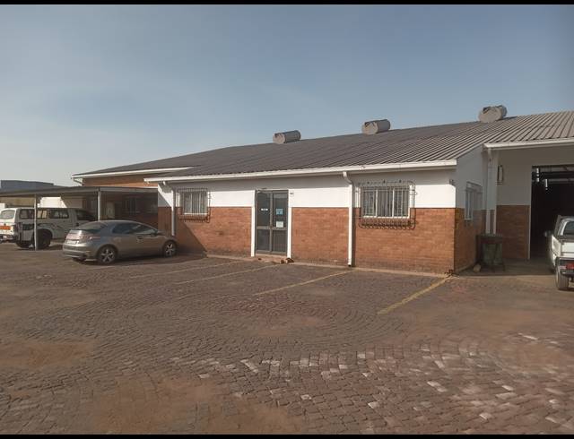 412M² BUILDING TO LET IN APEX